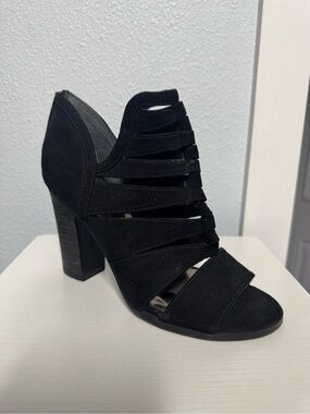 Carlos Santana Black Strappy Cutout Block Heel Sandals